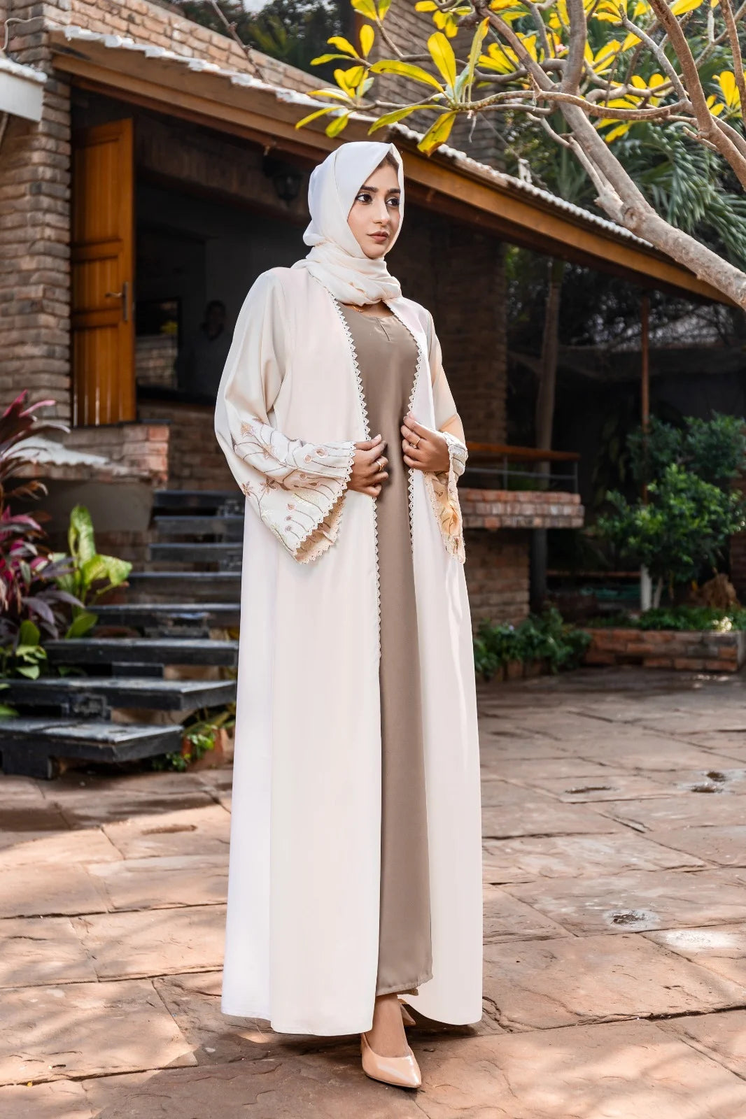 Lyra Abaya