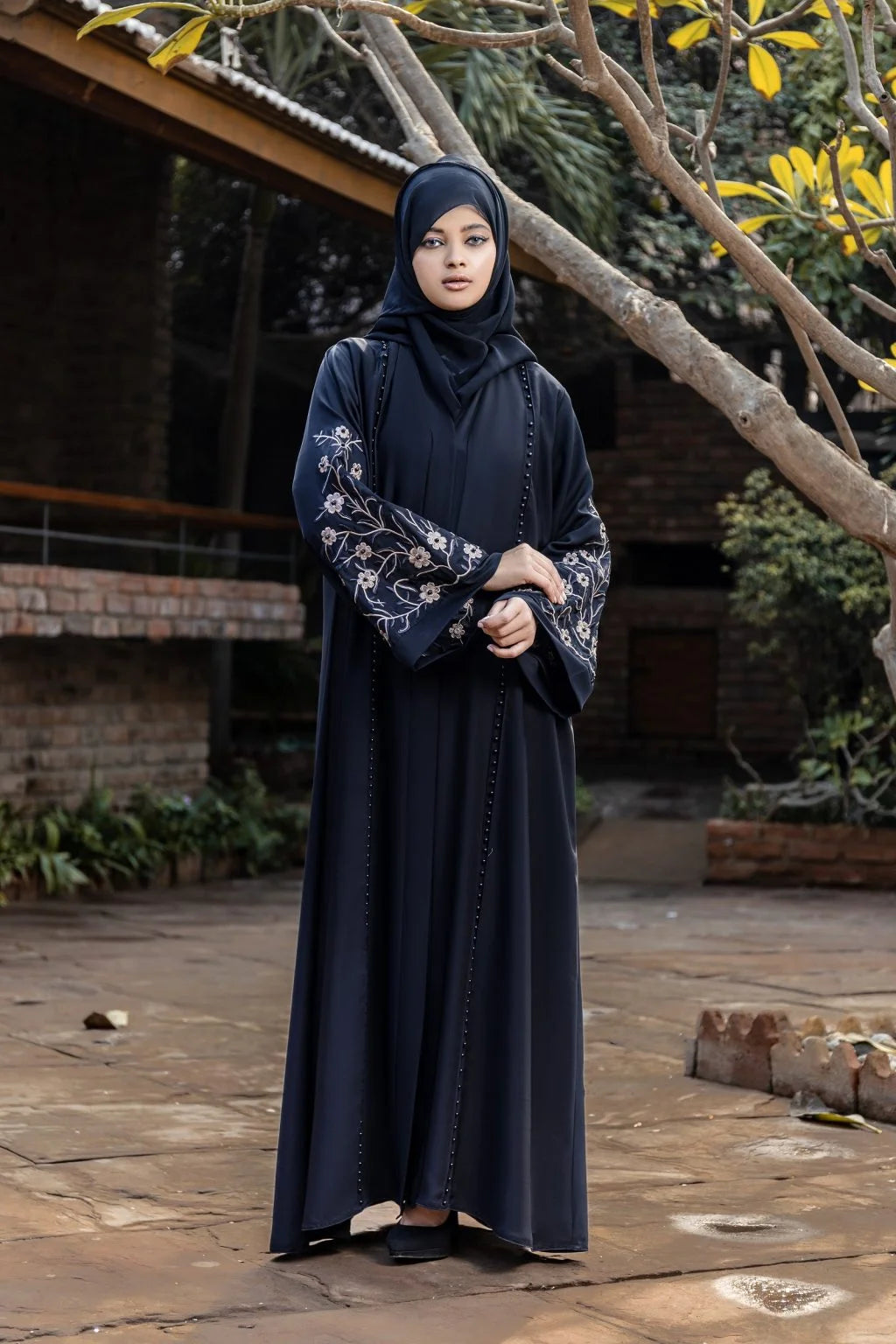 Eilnaz Black Abaya