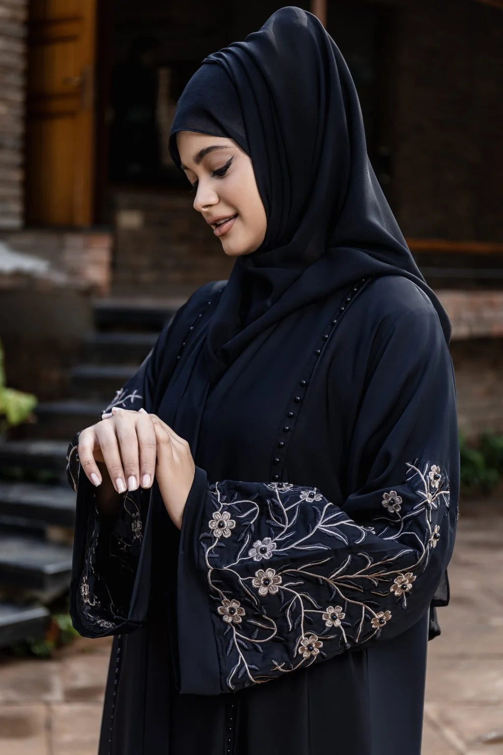 Eilnaz Black Abaya