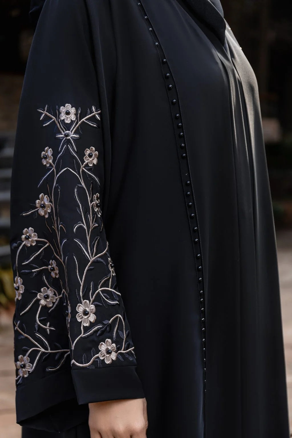 Eilnaz Black Abaya