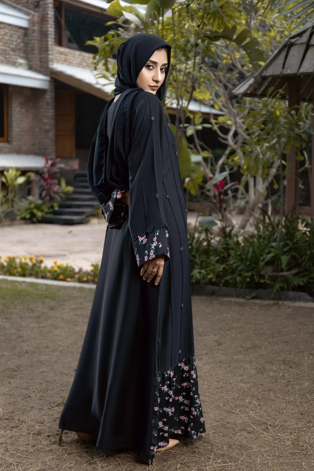 Classic Charm Abaya